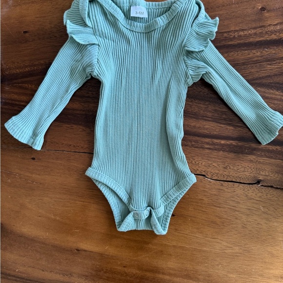 NEW Sage Green Baby Girl Outfit with Daisies 3-6M - Picture 2 of 4